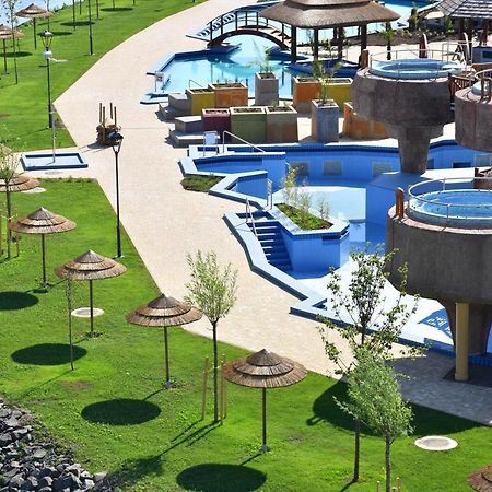Tahiti Apartman Hajduszoboszlo Exterior foto