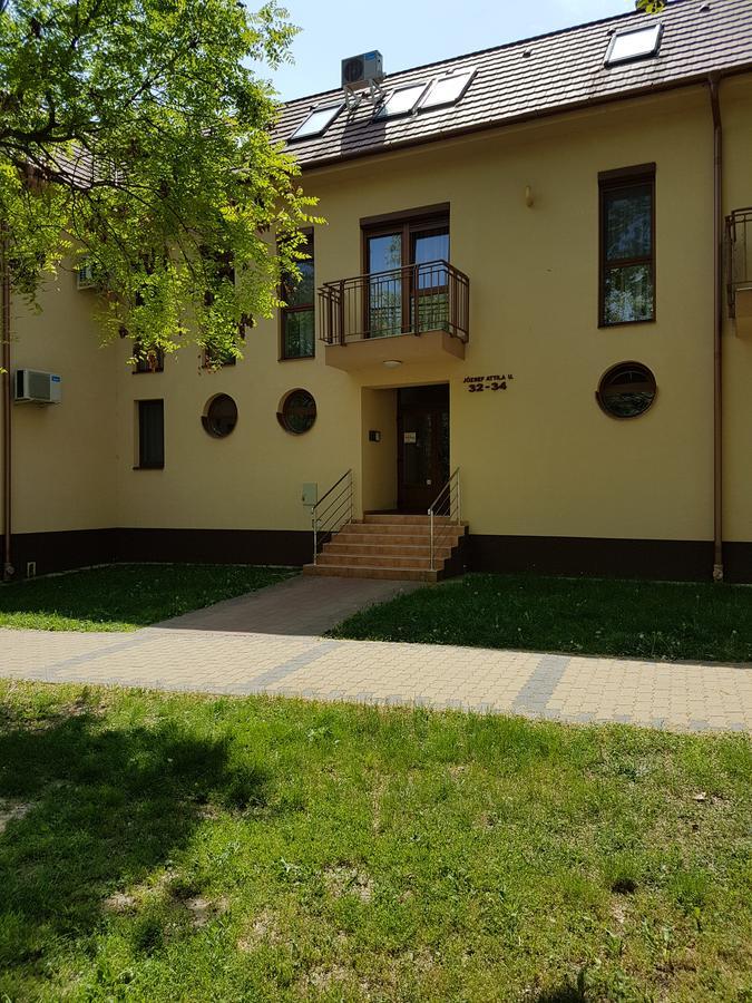 Tahiti Apartman Hajduszoboszlo Exterior foto